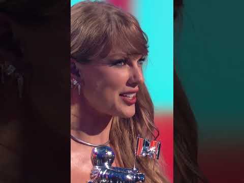 ⁣Taylor Swift shouts out boyfriend Travis Kelce during her Video of the Year acceptance speech #VMAs