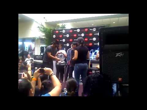 RKM y Ken-Y - Forever en Vivo - In store 2011 [Live]