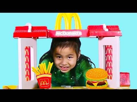 Jannie & Lyndon Pretend Play with Mcdonalds Fast Food Toy Store