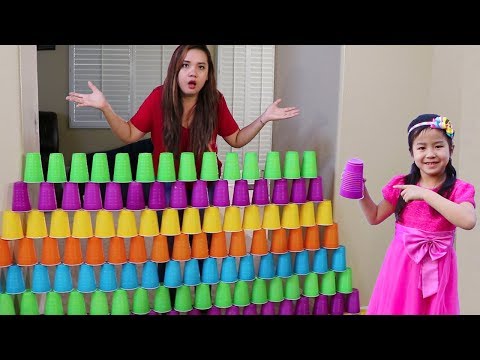 Jannie Builds COLORFUL Cup Wall & Pretend Play w/ Ice Cream Toys