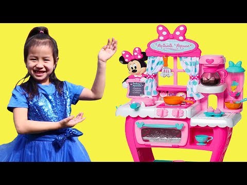 Jannie Pretend Play Cooking with Minnie Mouse Kitchen Toy & Play Foods