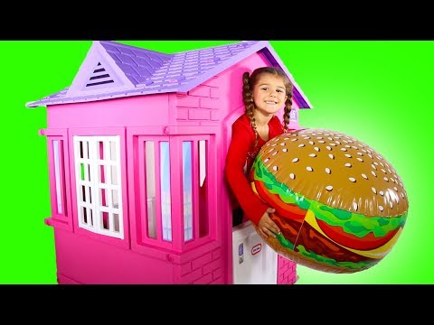 McDonalds Pretend Play House! Kid Selling Giant Hamburger Toy Food