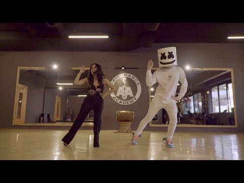 Marshmello & Neha Kakkar do the Biba Dance together in Mumbai | #BIBADance