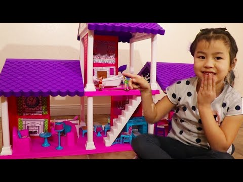 Jannie Gets a New DollHouse Play Set! Playing & Assembling New Toys