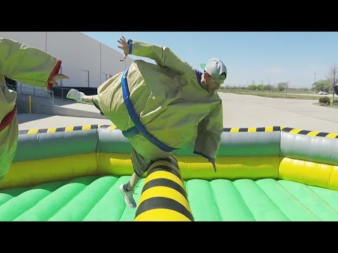 ⁣Giant Sumo Battle | Dude Perfect