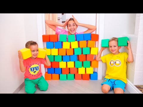 Nikita, Vlad and Mom Play with colored cubes