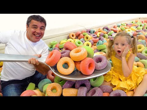 Nastya and Dad in the Museum of Selfie