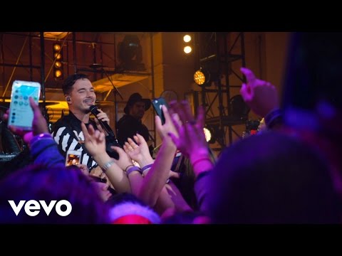 ⁣J Balvin - Sola (Live at The Year In Vevo)