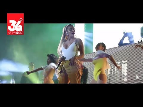 ⁣Karol G Ft. Bad Bunny - Ahora me llama [En Concierto]